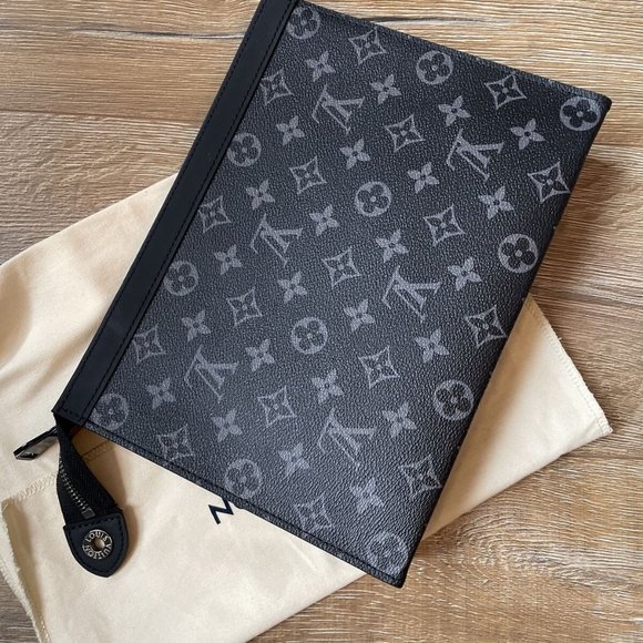 Louis Vuitton Pochette Voyage MM Clutch M61692 - Picture 10 of 12